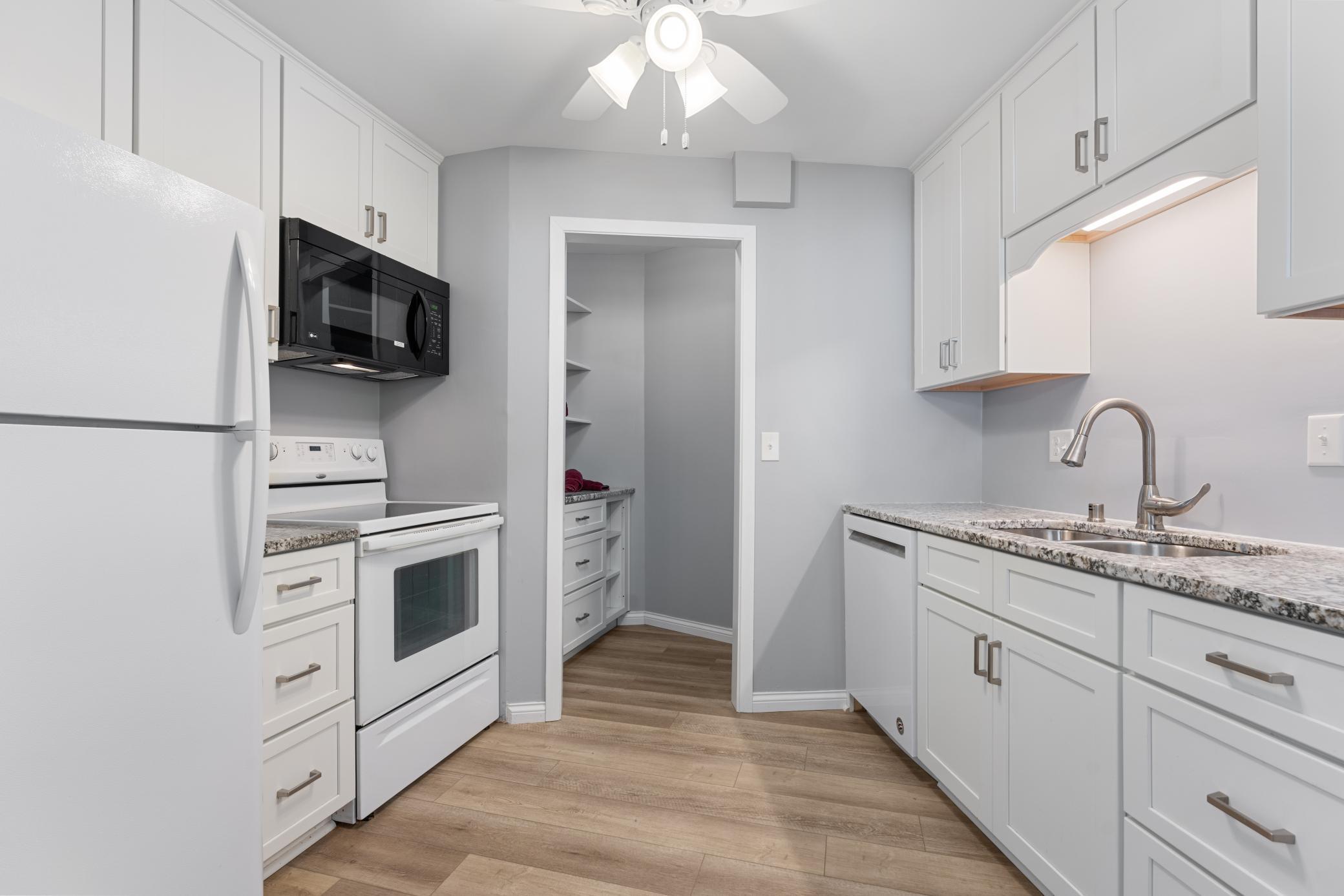 2690 Oxford Street N 209