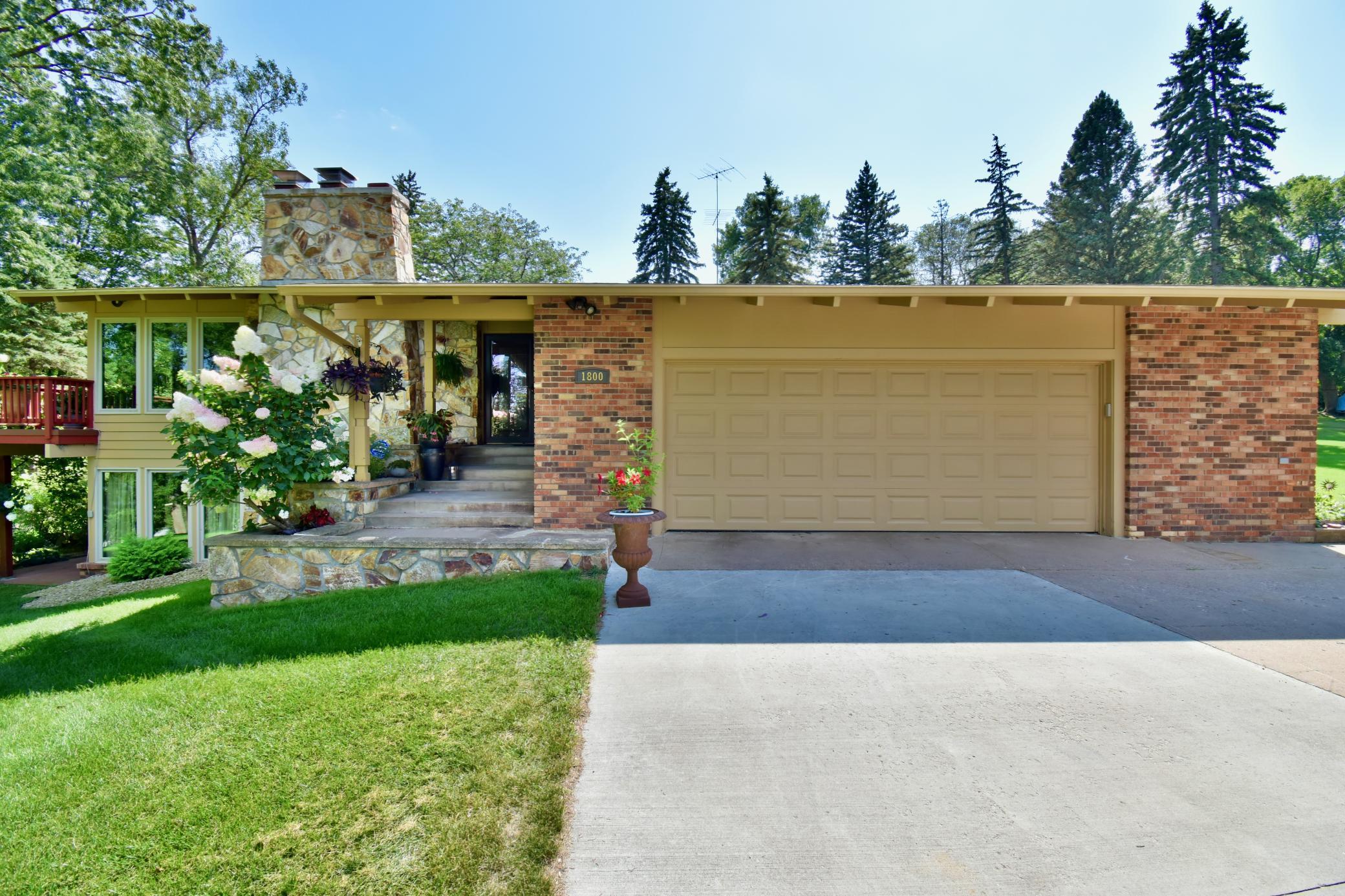1800 Linda Lane
