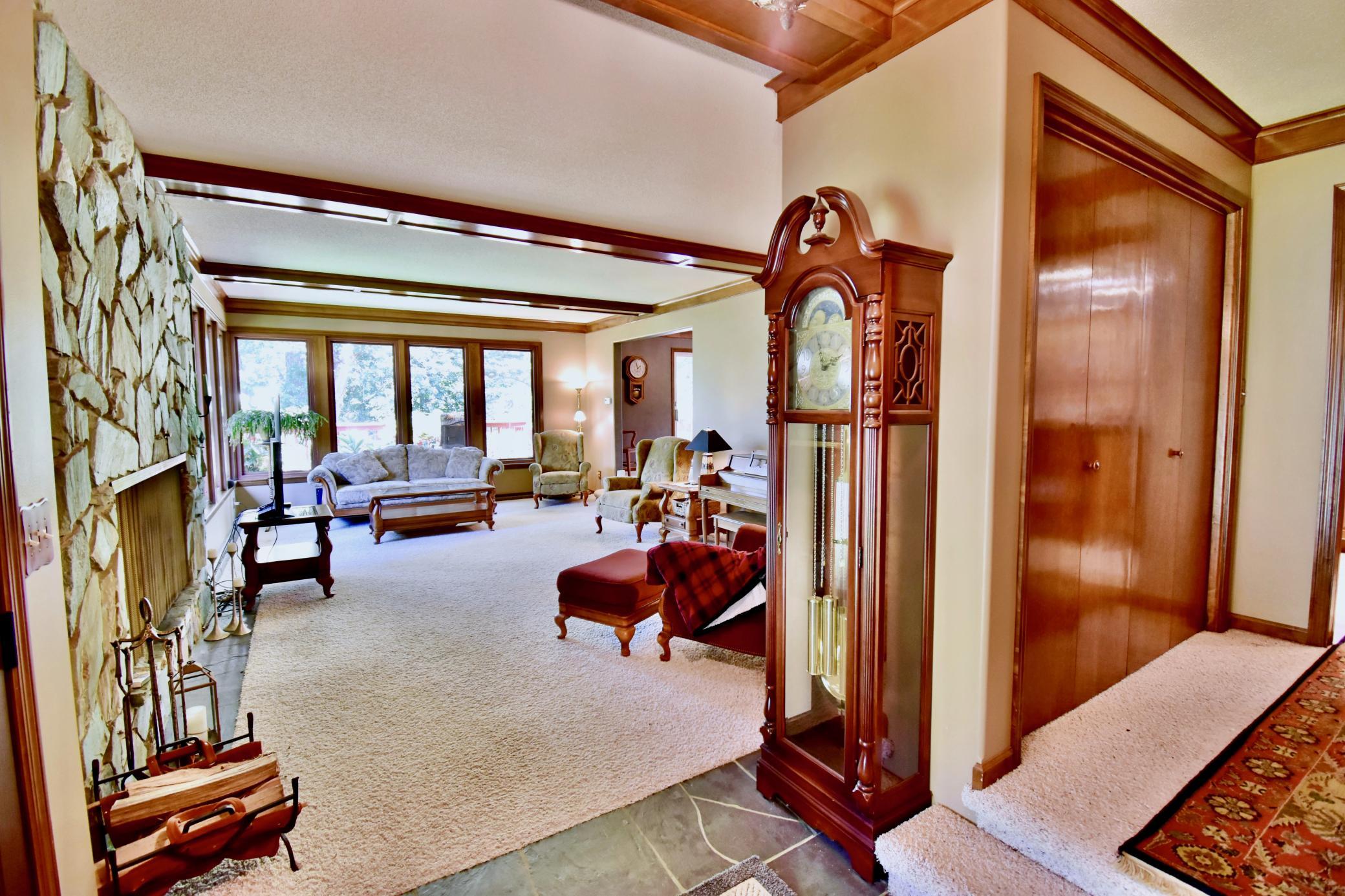 1800 Linda Lane