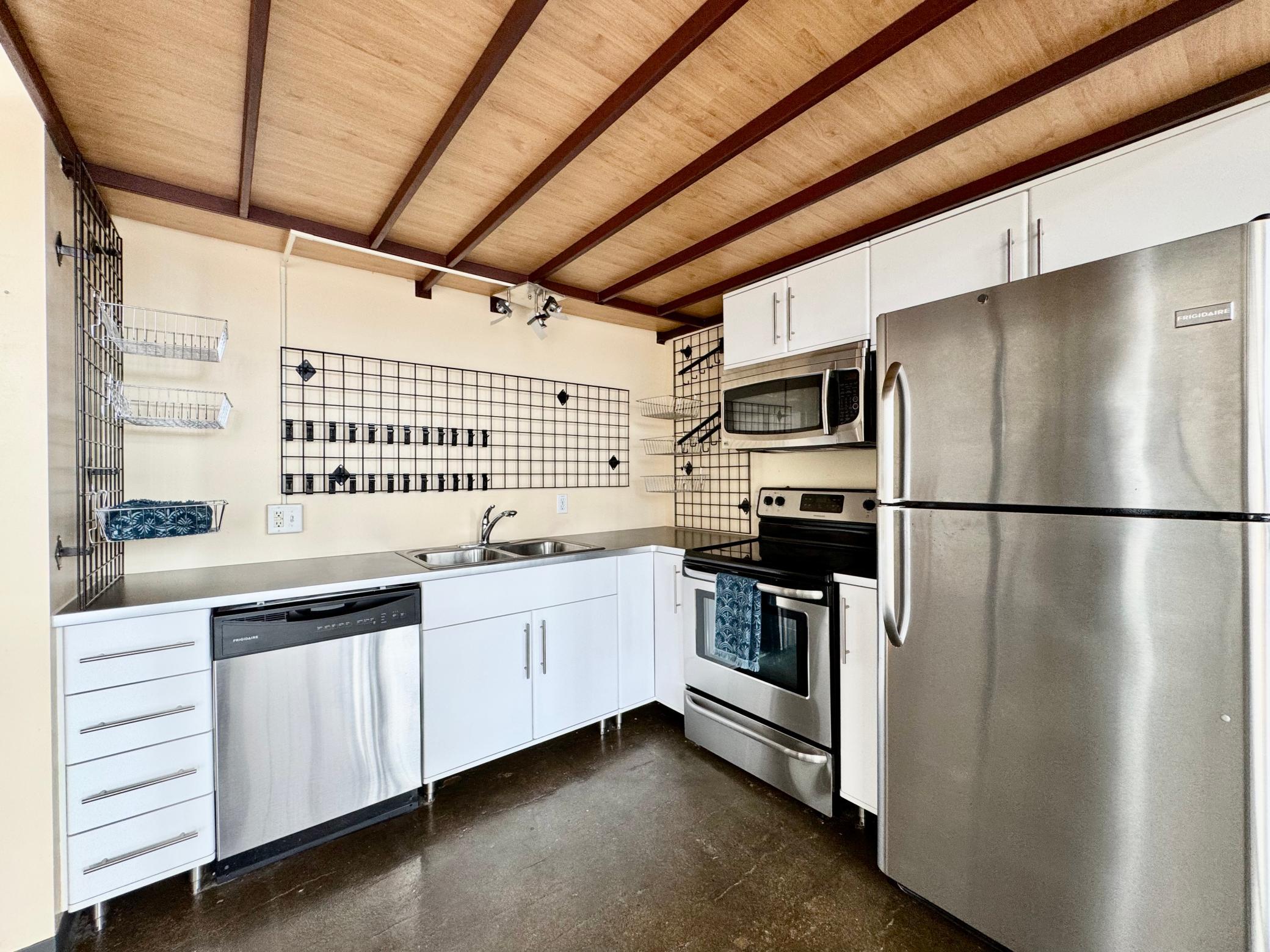 500 Robert Street N 613