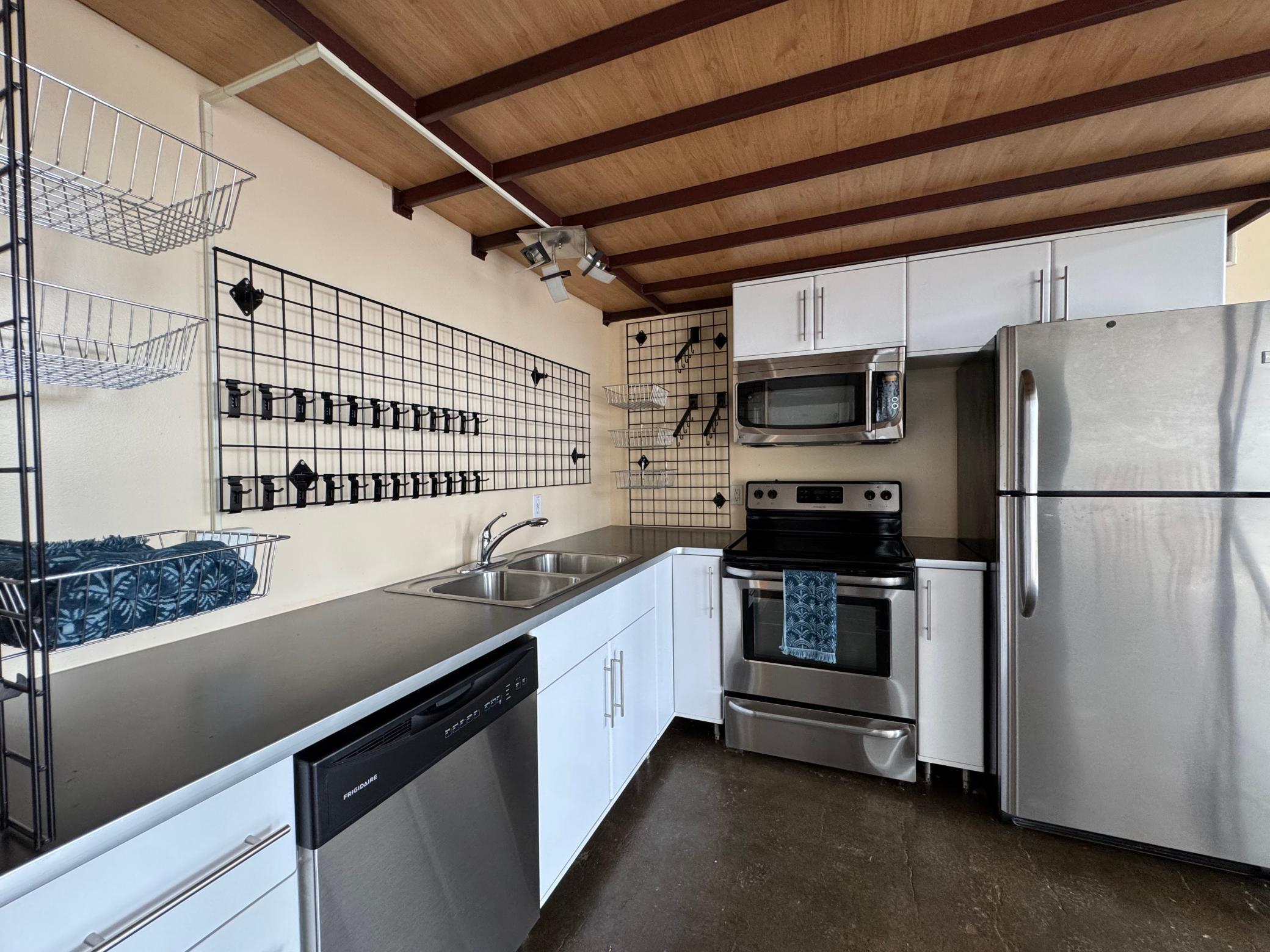 500 Robert Street N 613