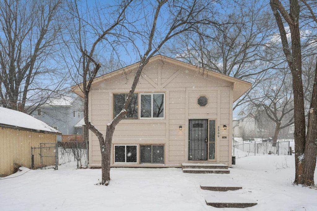 Photo of 2509 N 6th Street, Minneapolis, MN 55411 (MLS # 7010898)