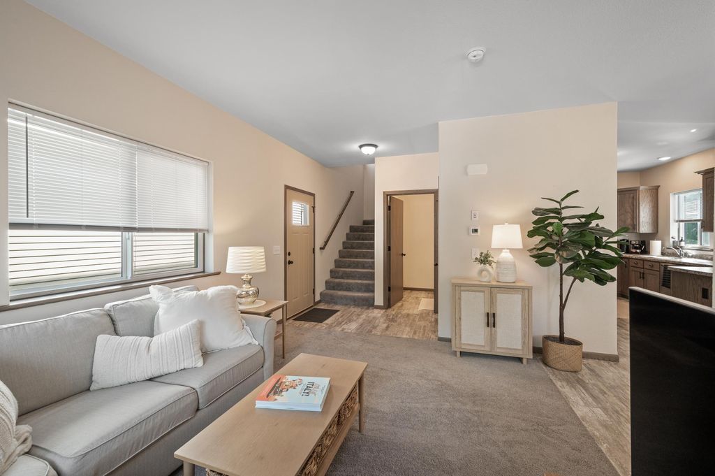 Photo of 1048 Dayton Avenue, Saint Paul, MN 55104 (MLS # 7035898)