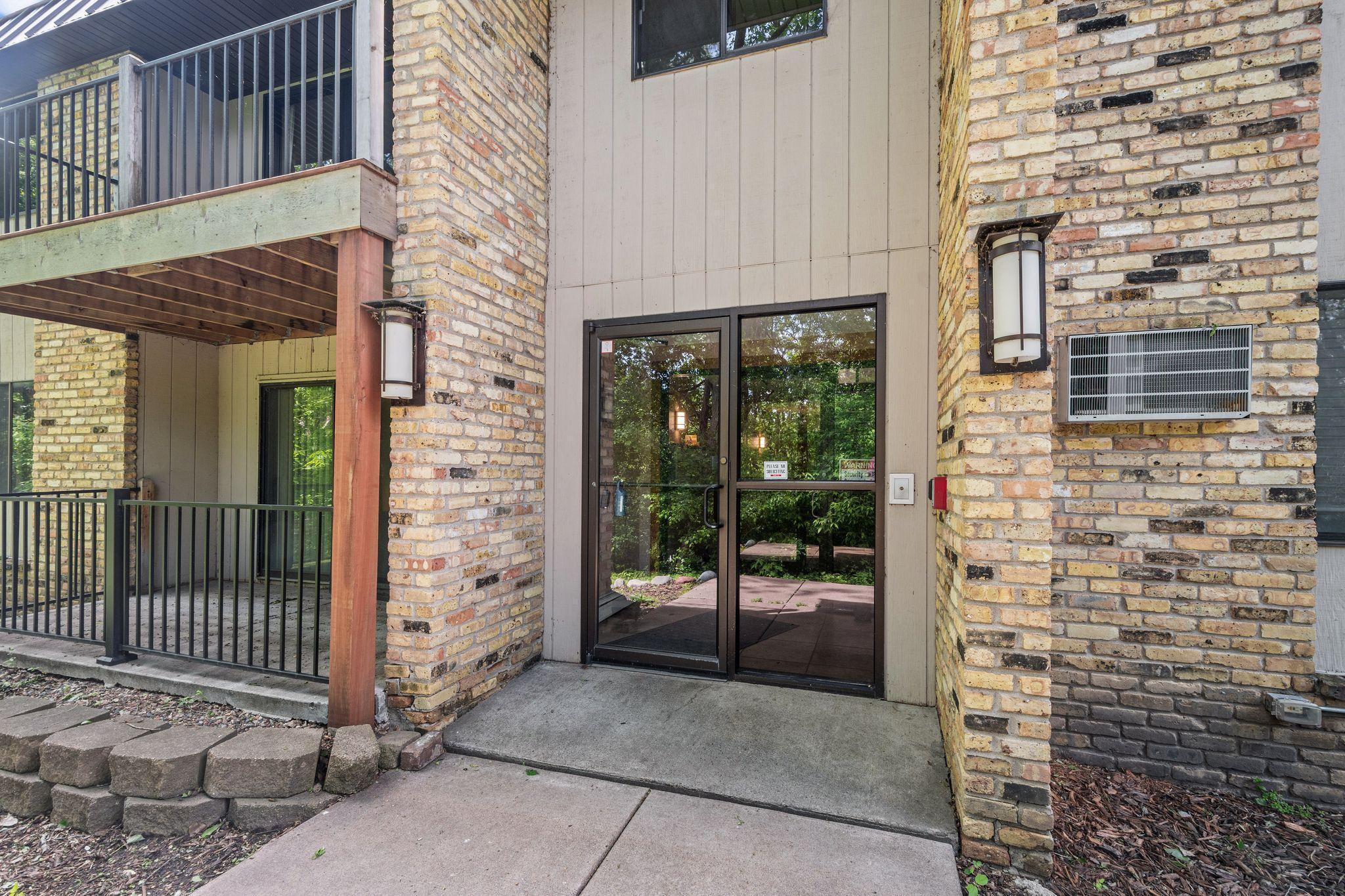 1725 Dellwood Avenue 206