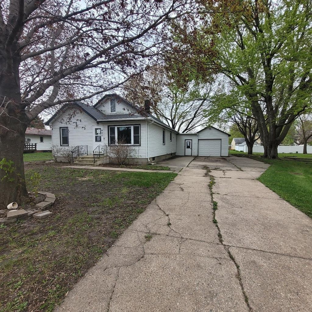 Photo of 440 E Main Street, Madelia, MN 56062 (MLS # 7066911)