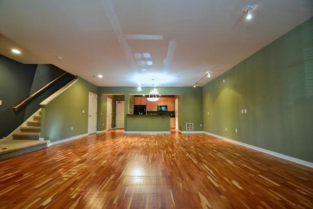 232 8th Street E 232