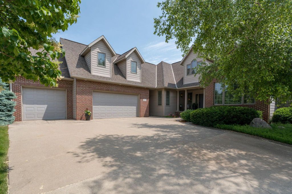 Photo of 233 Woodhill Court, Mankato, MN 56001 (MLS # 6823999)