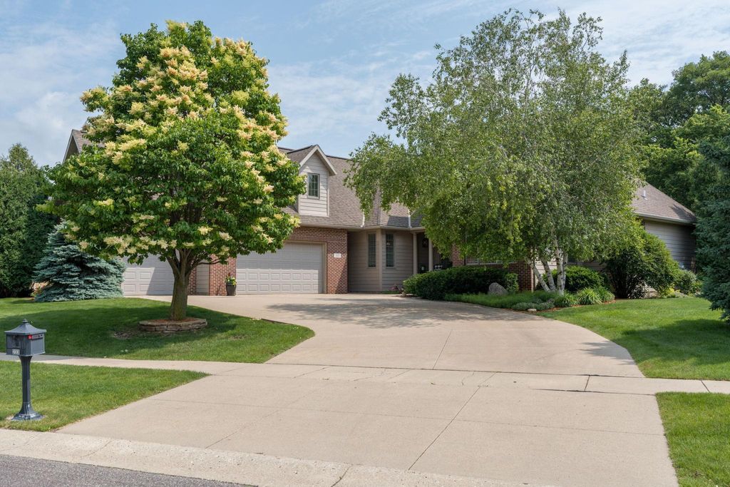 Photo of 233 Woodhill Court, Mankato, MN 56001 (MLS # 6823999)