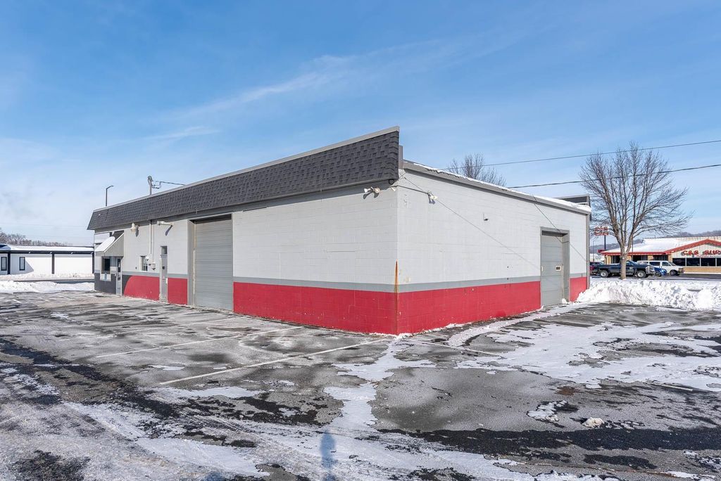 Photo of 1845 N Riverfront Drive, Mankato, MN 56001 (MLS # 7002159)