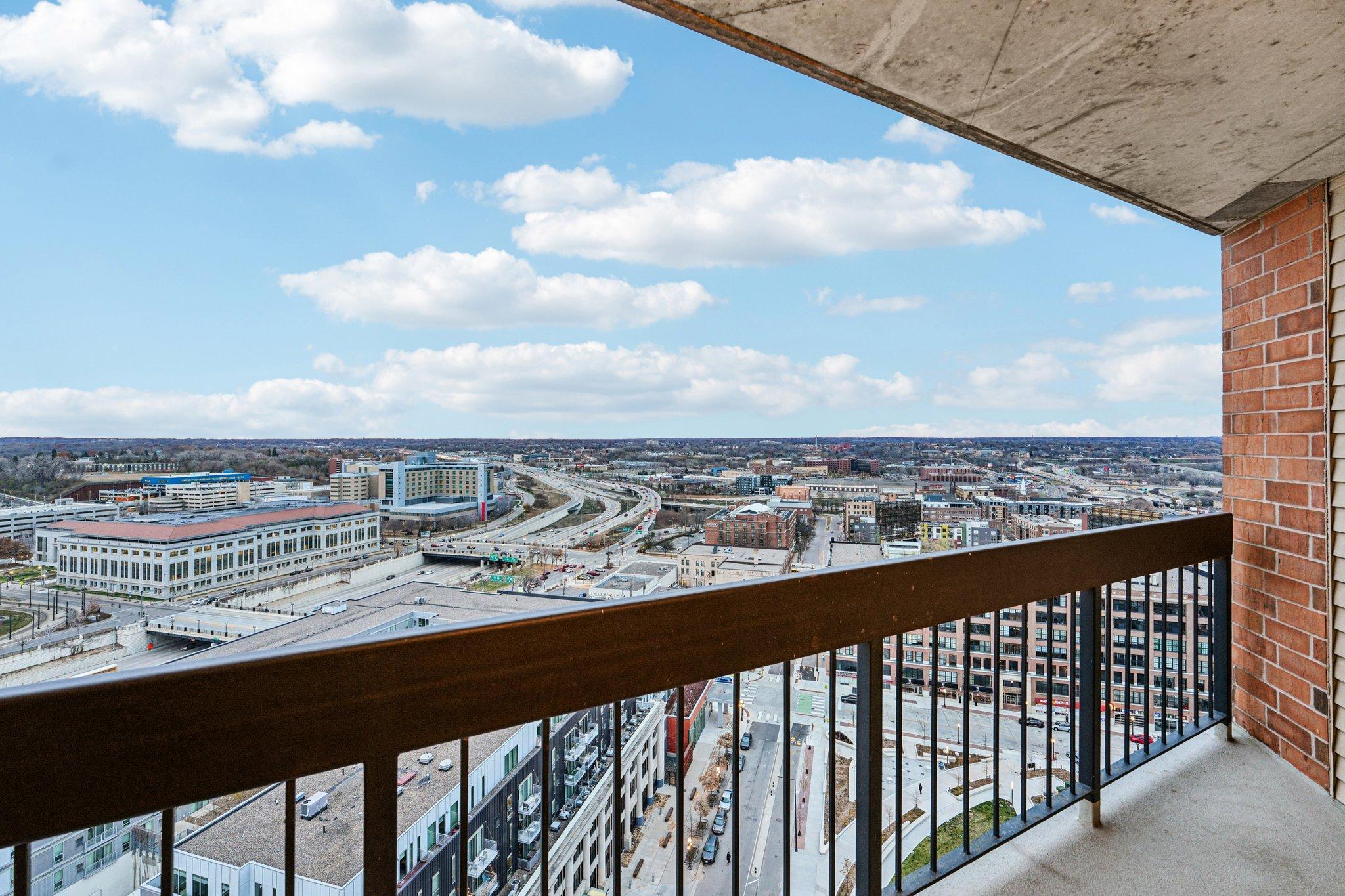 78 10th Street E 2409