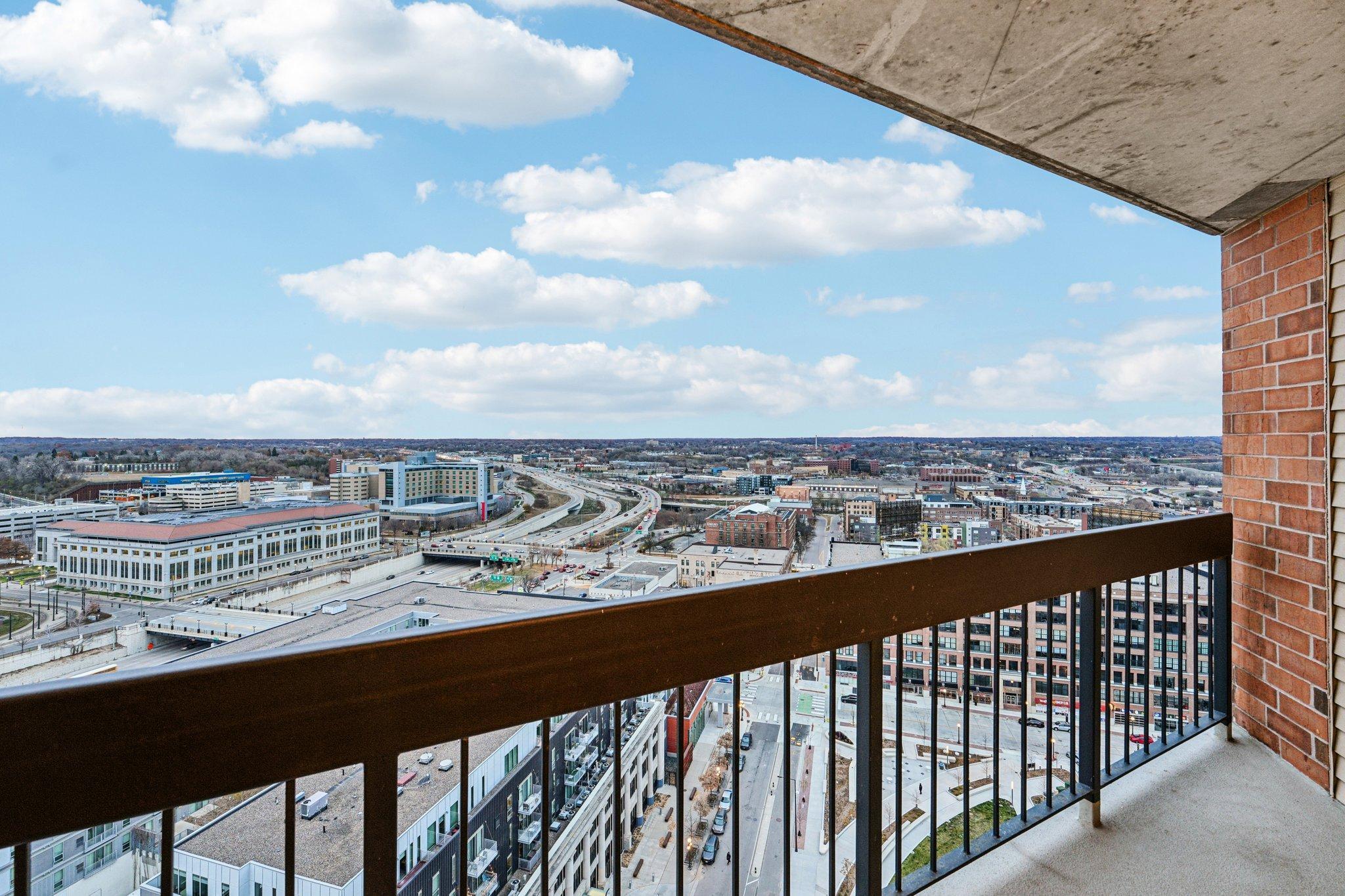 78 10th Street E 2409