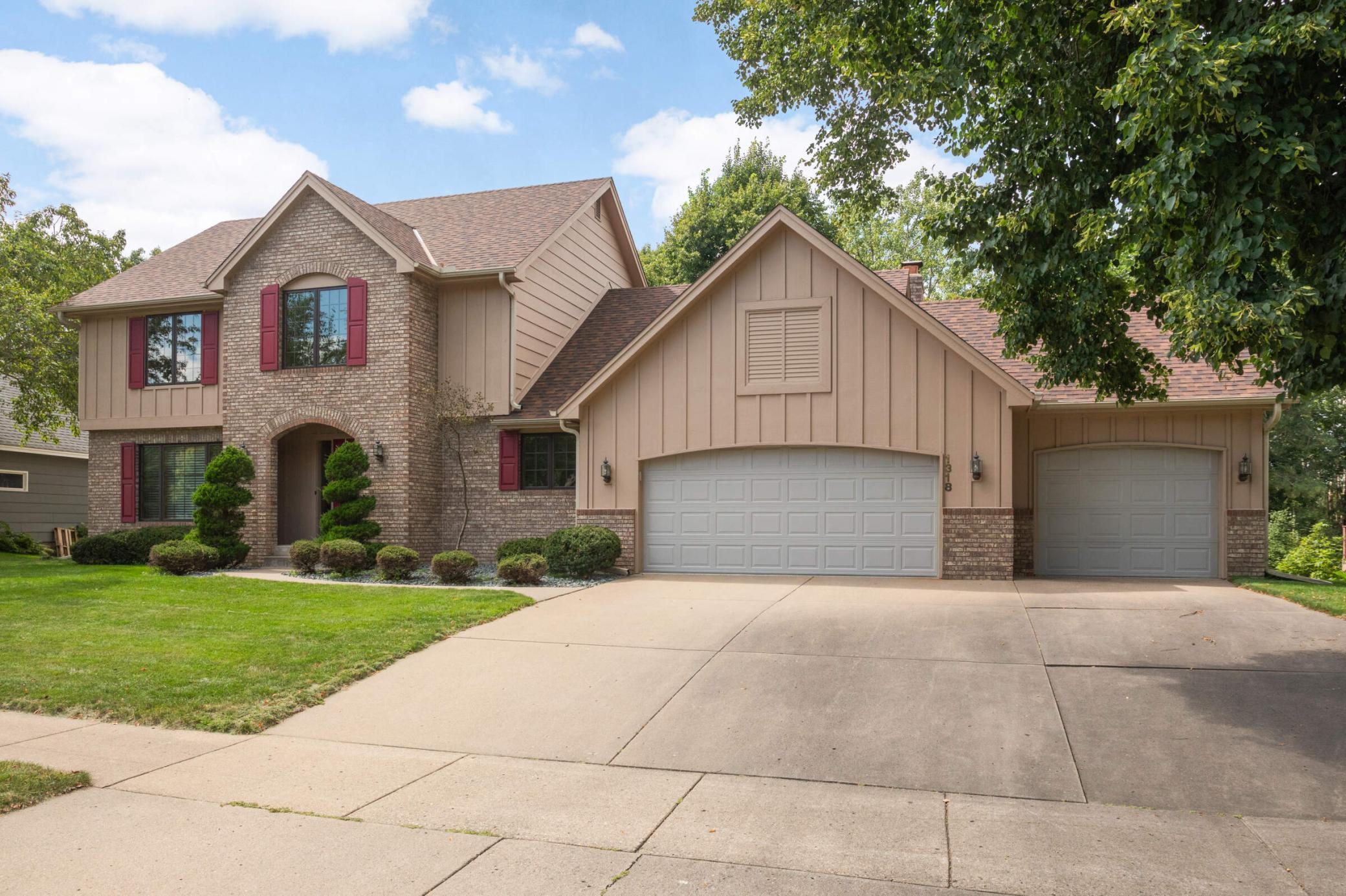 1318 W Royal Oaks Drive