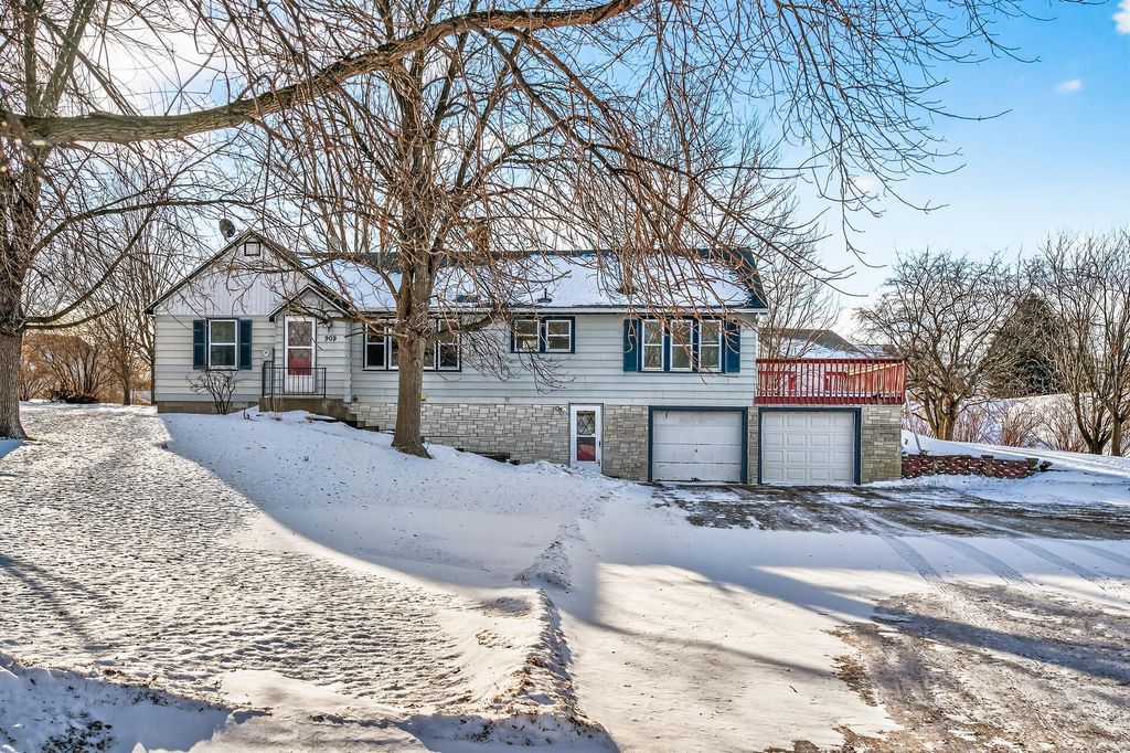 Photo of 909 Pacific Avenue, Waverly, MN 55390 (MLS # 7010008)
