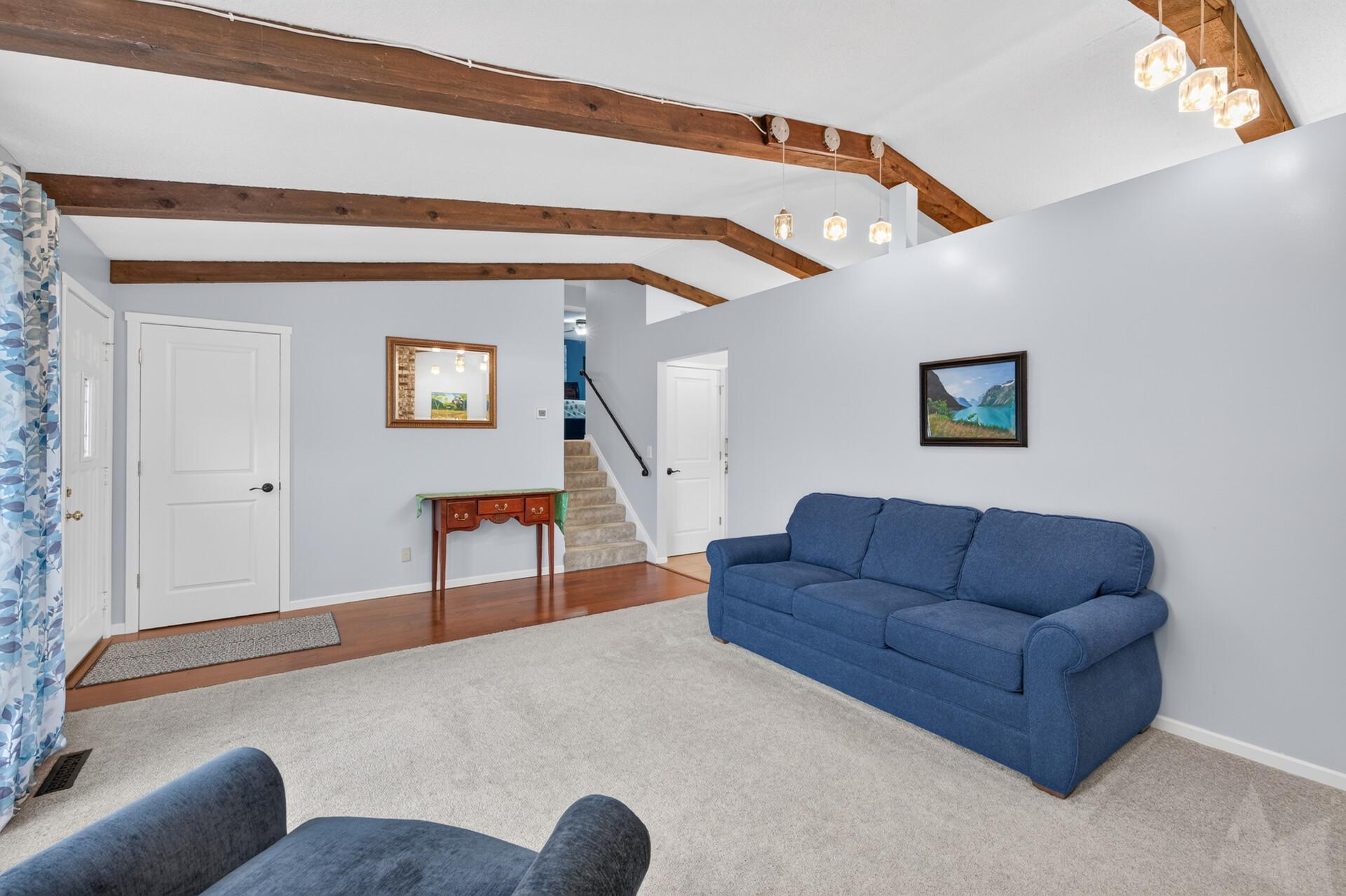 28 Sterling Street N