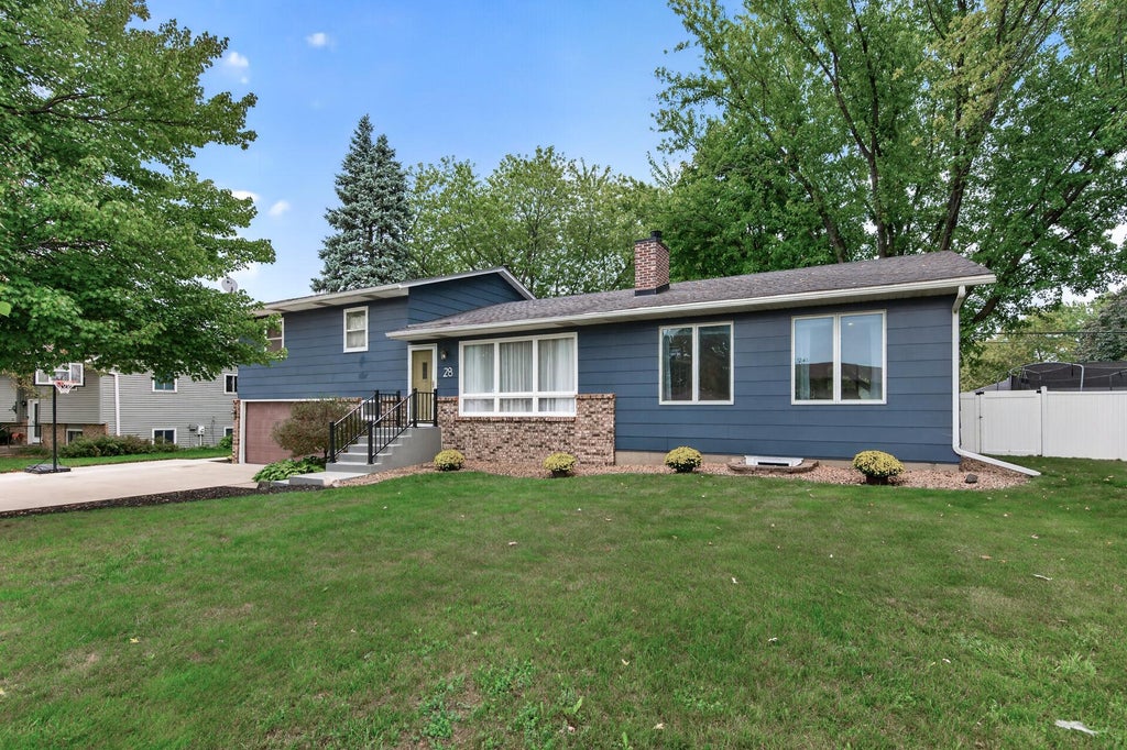 Photo of 28 Sterling Street N, Maplewood, MN 55119 (MLS # 7151121)