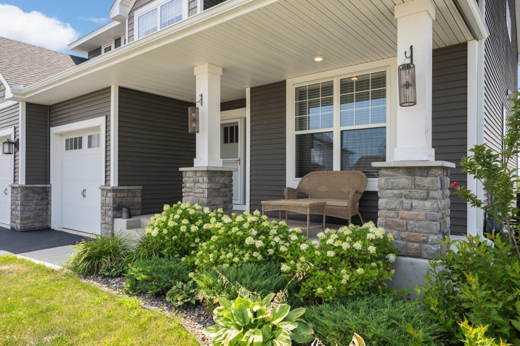 Photo of 870 Spancil Hill Drive, Woodbury, MN 55129 (MLS # 7117367)