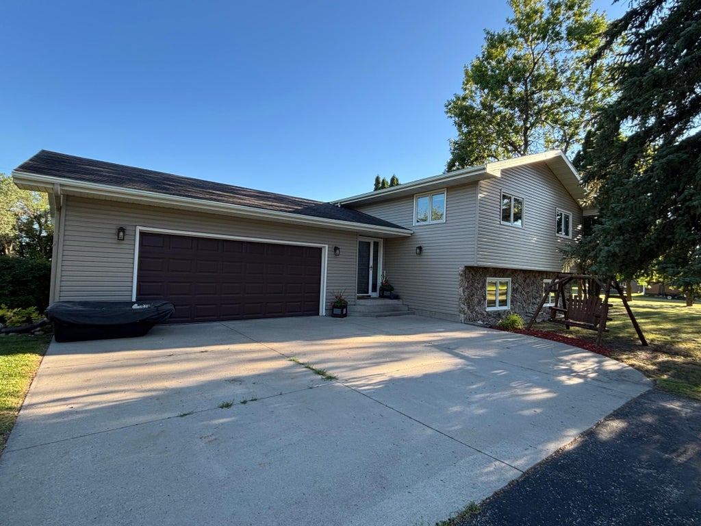 Photo of 14372 Riverbend Trail, Thief River Falls, MN 56701 (MLS # 7134678)