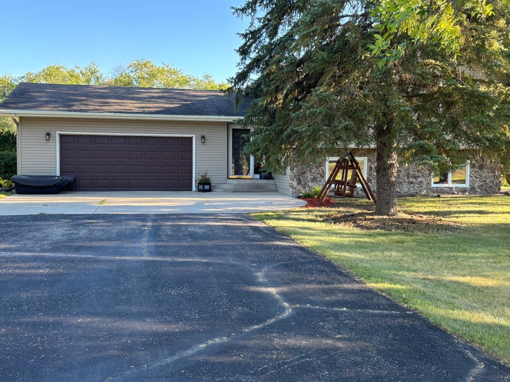 Photo of 14372 Riverbend Trail, Thief River Falls, MN 56701 (MLS # 7134678)