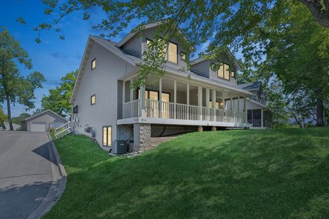1876 Shady Beach Avenue Roseville MN 55113