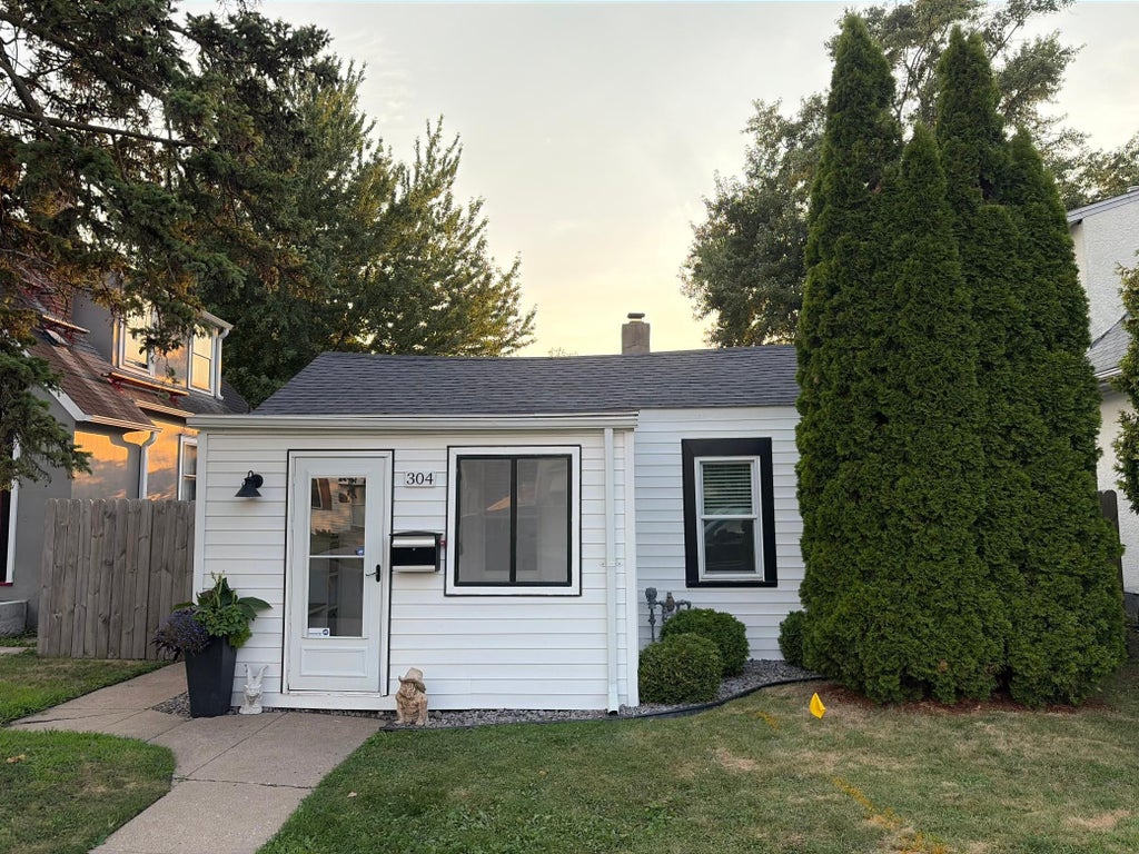 Photo of 304 11th Avenue S, South Saint Paul, MN 55075 (MLS # 7120520)
