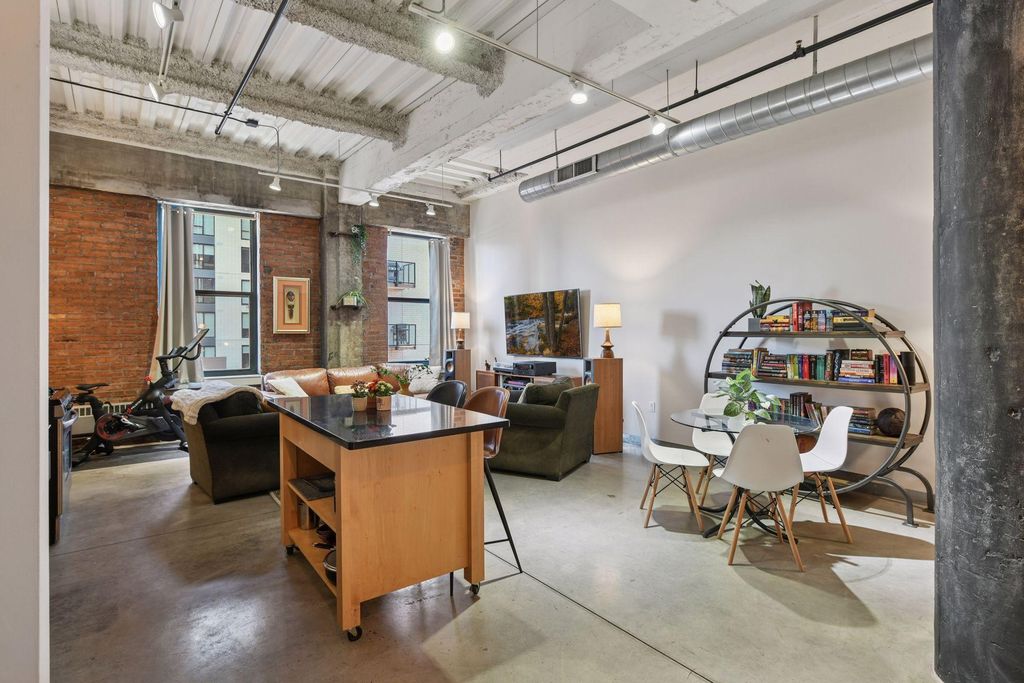 Photo of 250 Park Avenue #610, Minneapolis, MN 55415 (MLS # 7010853)