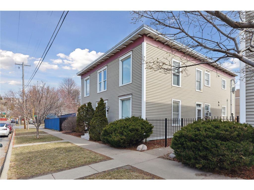 52 Douglas Street