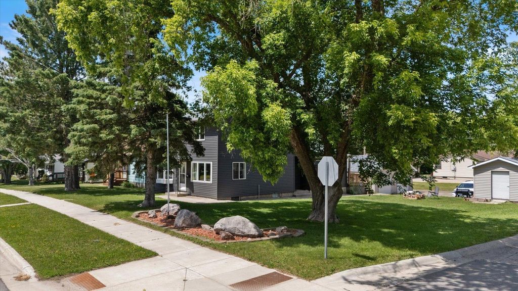 Photo of 602 8th Street NW, Chisholm, MN 55719 (MLS # 7057857)