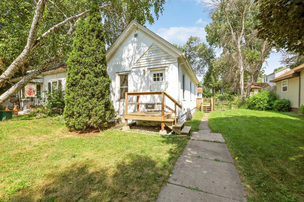 Photo of 1619 Reaney Avenue, Saint Paul, MN 55106 (MLS # 7076497)