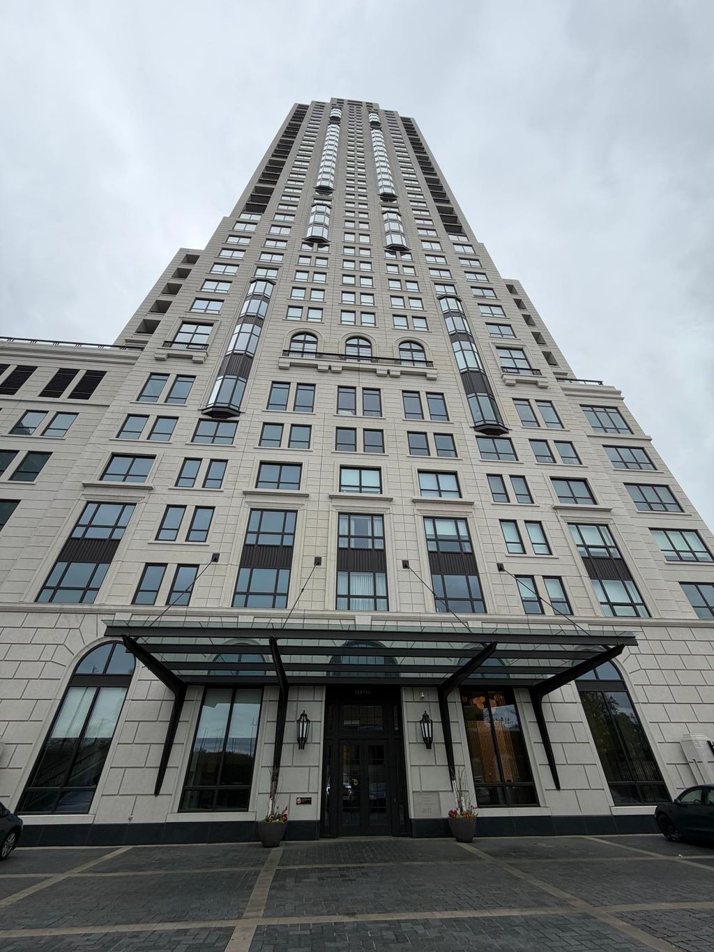 Photo of 1111 W River Parkway #26B, Minneapolis, MN 55415 (MLS # 7079816)