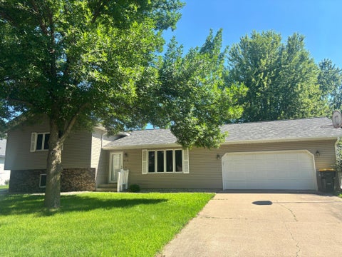 Photo of 812 E Oak Street, Redwood Falls, MN 56283 (MLS # 7109157)