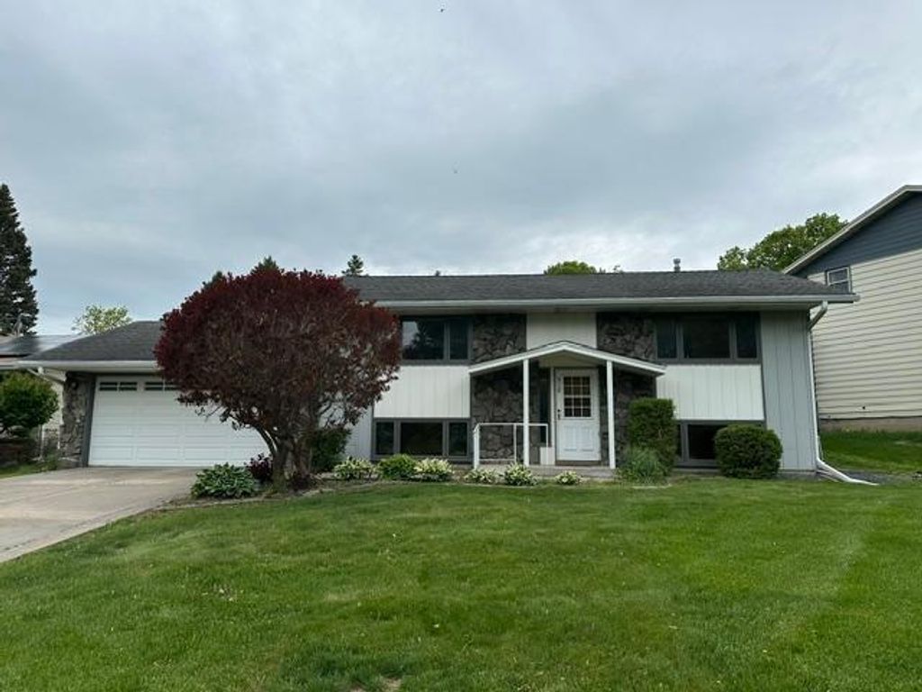 Photo of 518 Rolls Road, New Brighton, MN 55112 (MLS # 6782632)