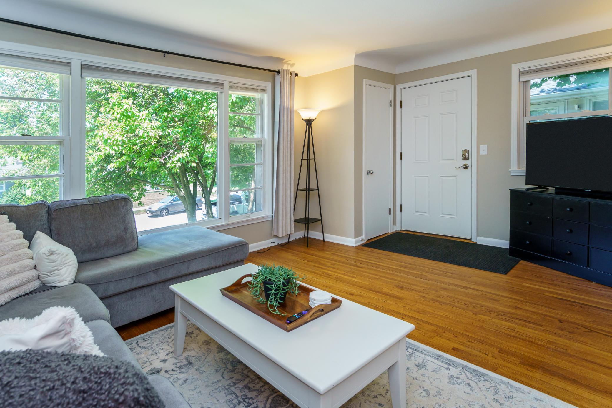 11 16th Avenue N