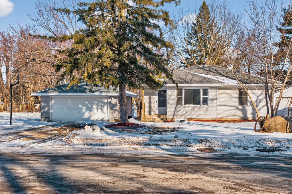 Photo of 2561 Harvester Avenue E, Maplewood, MN 55119 (MLS # 7018012)