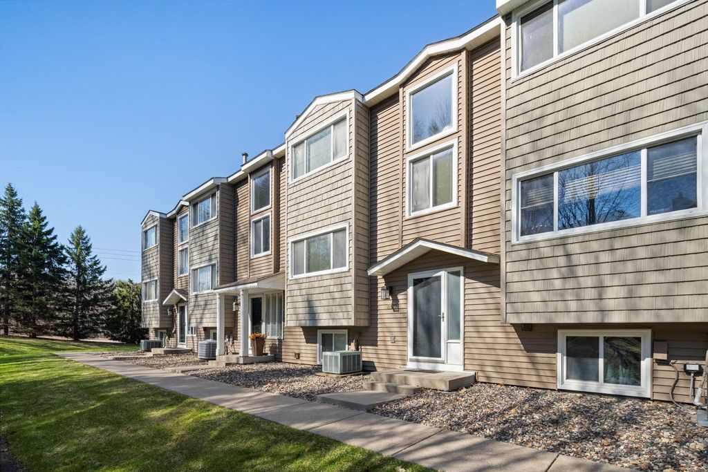 Photo of 304 Pondridge Circle, Wayzata, MN 55391 (MLS # 7056696)