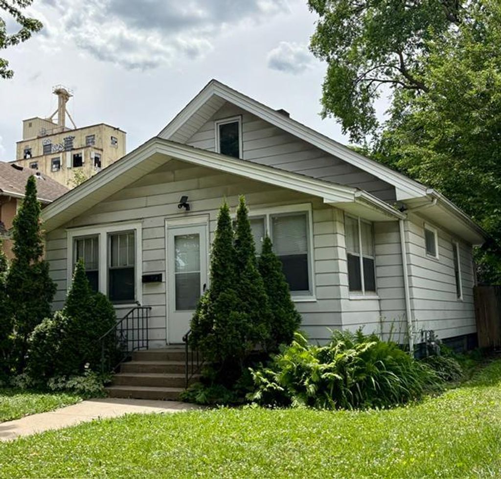 Photo of 3344 Snelling Avenue, Minneapolis, MN 55406 (MLS # 7114071)