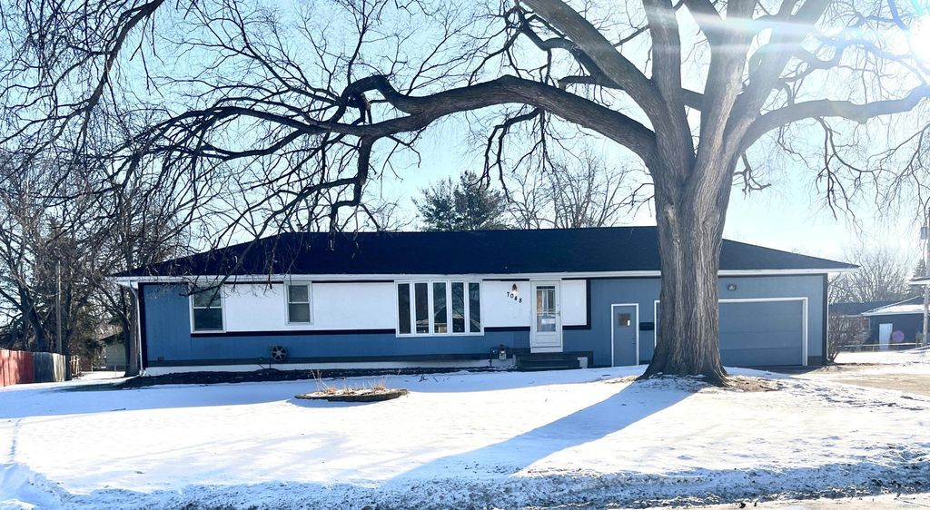 Photo of 7048 Kentucky Avenue N, Brooklyn Park, MN 55428 (MLS # 7013370)