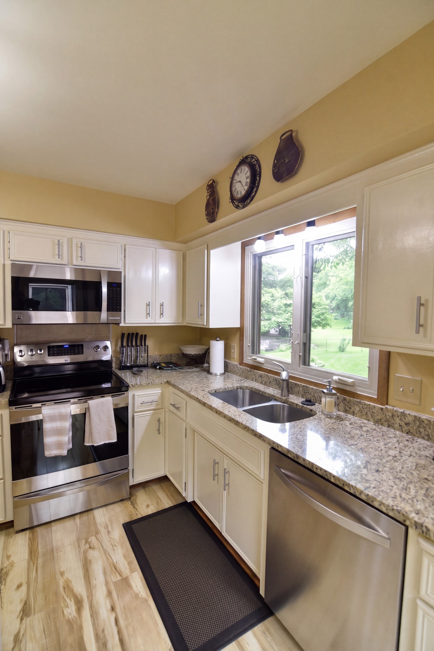 19135 Maple Leaf Drive