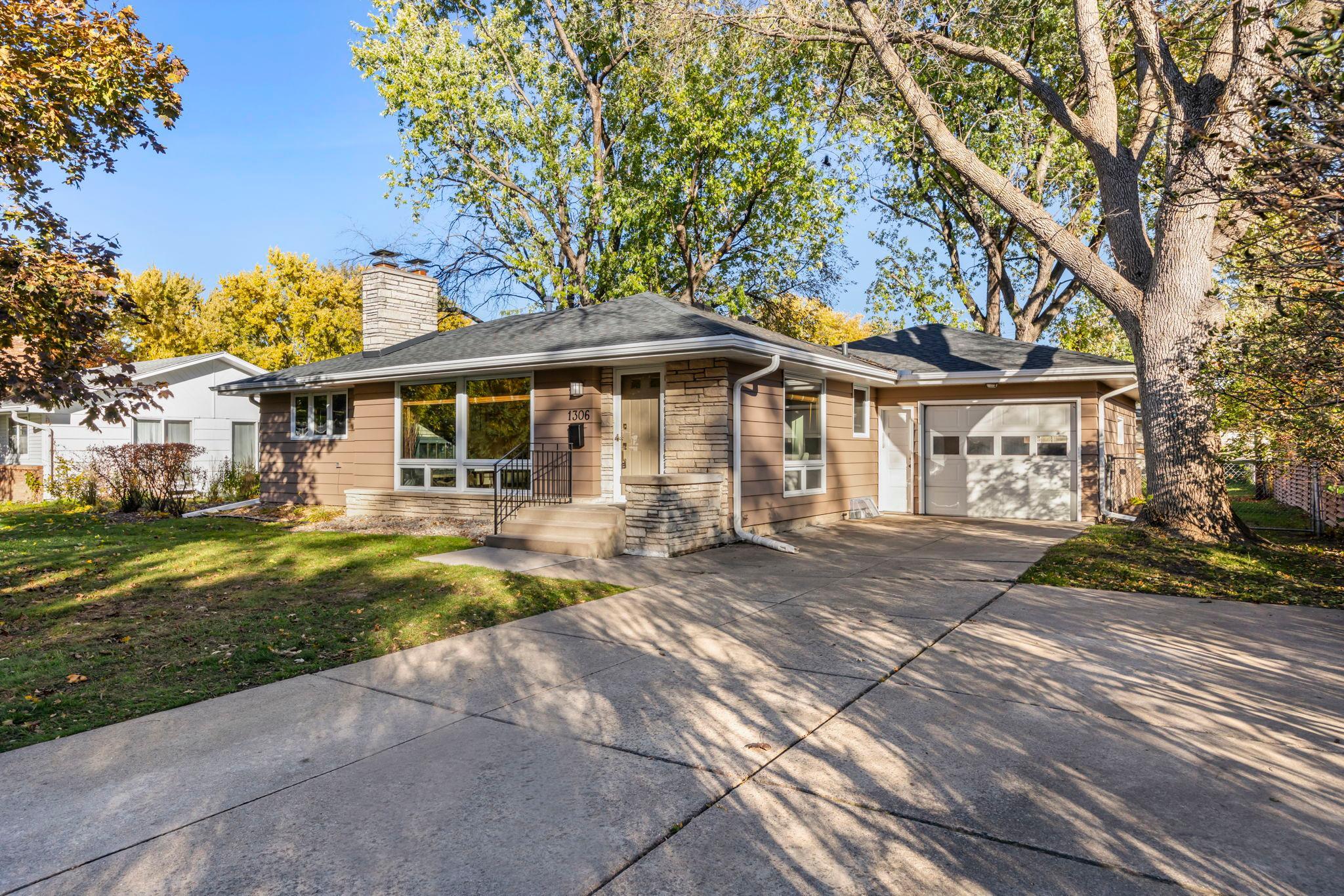 1306 Valders Avenue N