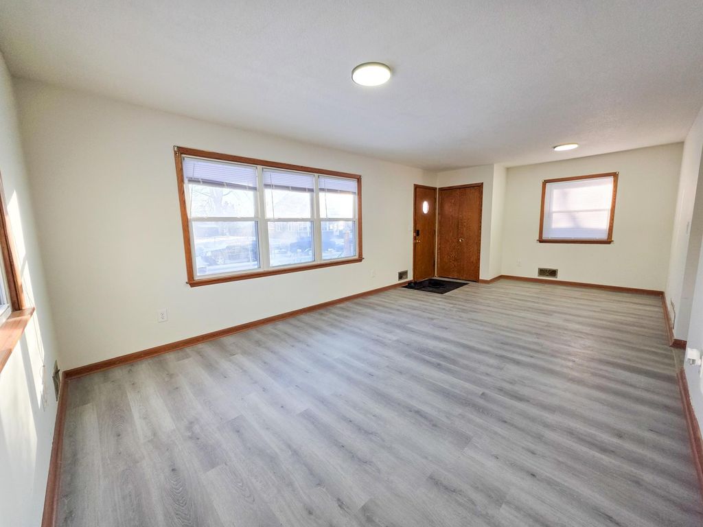 Photo of 137 Jessamine Avenue E, Saint Paul, MN 55117 (MLS # 7015066)