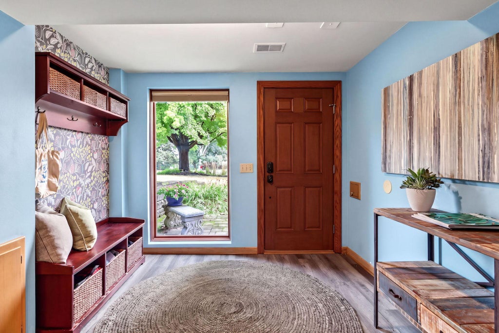 Photo of 4717 Glenwood Avenue, Golden Valley, MN 55422 (MLS # 7133261)