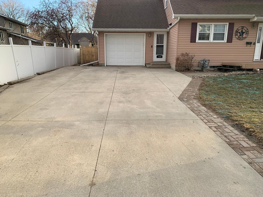 Photo of 1109 13th Avenue SW, Willmar, MN 56201 (MLS # 7033835)