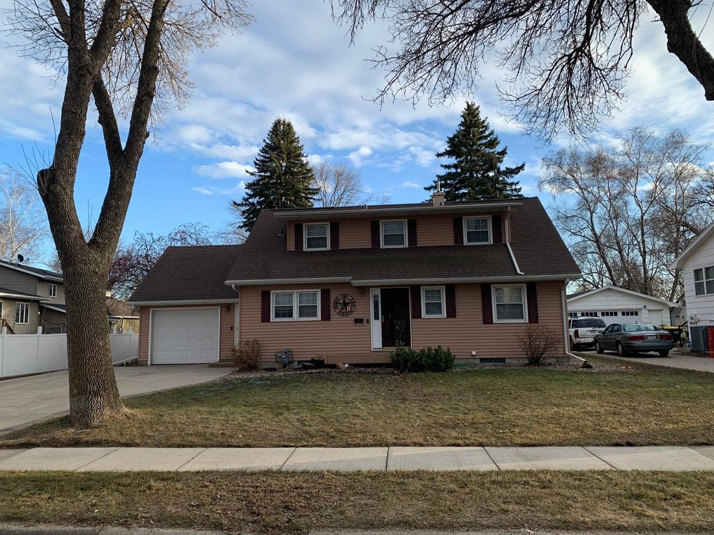 Photo of 1109 13th Avenue SW, Willmar, MN 56201 (MLS # 7033835)