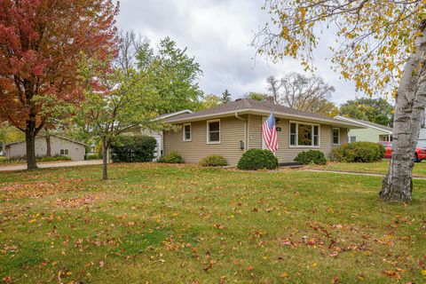 Photo of 426 S Litchfield Avenue, Litchfield, MN 55355 (MLS # 6775122) Photo of 426 S Litchfield Avenue, Litchfield, MN 55355 (MLS # 6775122)