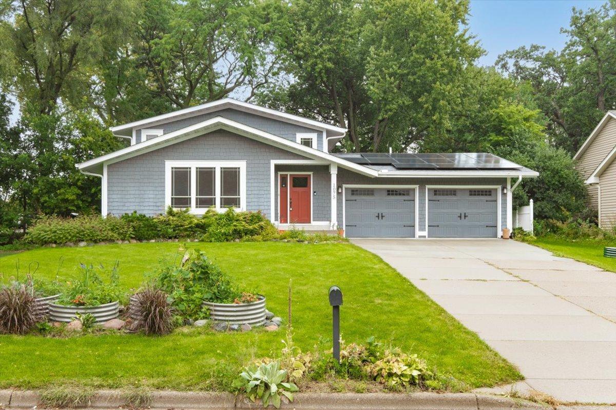 1075 Sherren Street W