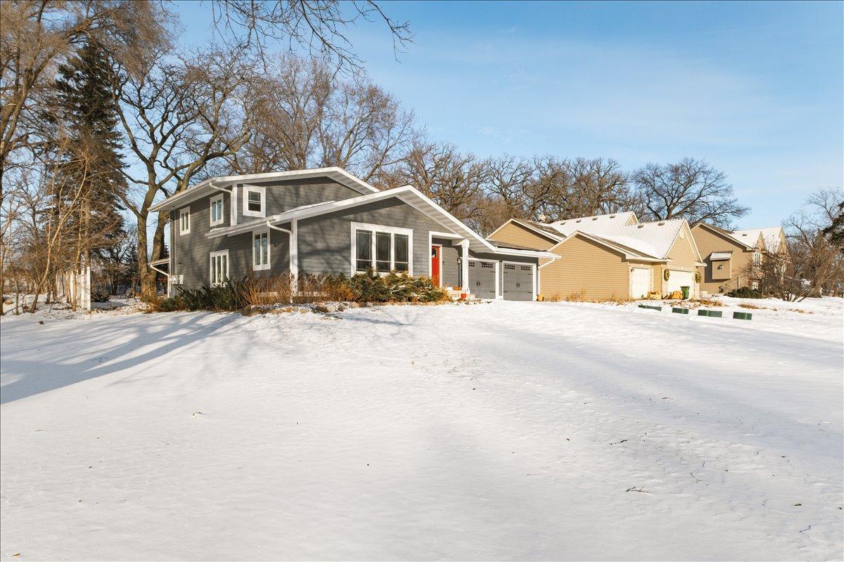 1075 Sherren Street W