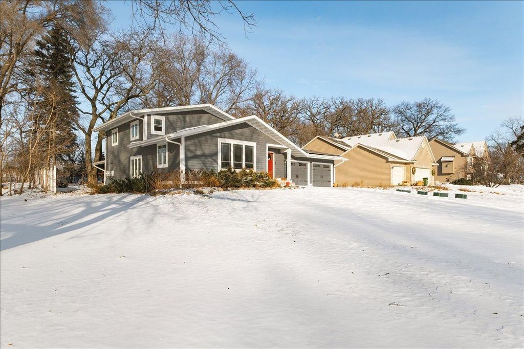 Photo of 1075 Sherren Street W, Roseville, MN 55113 (MLS # 7011154)