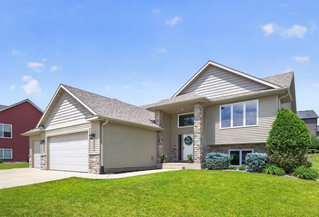 Photo of 1961 Fieldstone Road SW, Rochester, MN 55902 (MLS # 7089607)