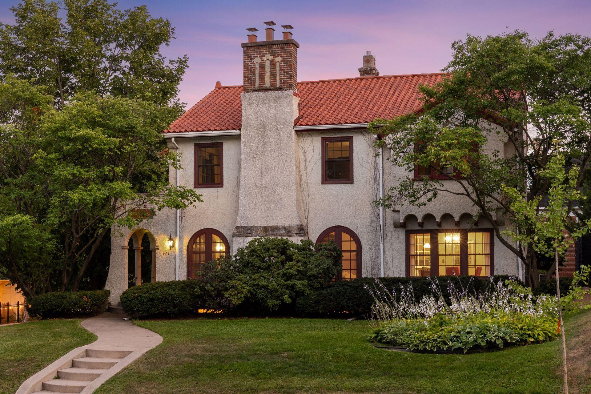 401 W Minnehaha Parkway