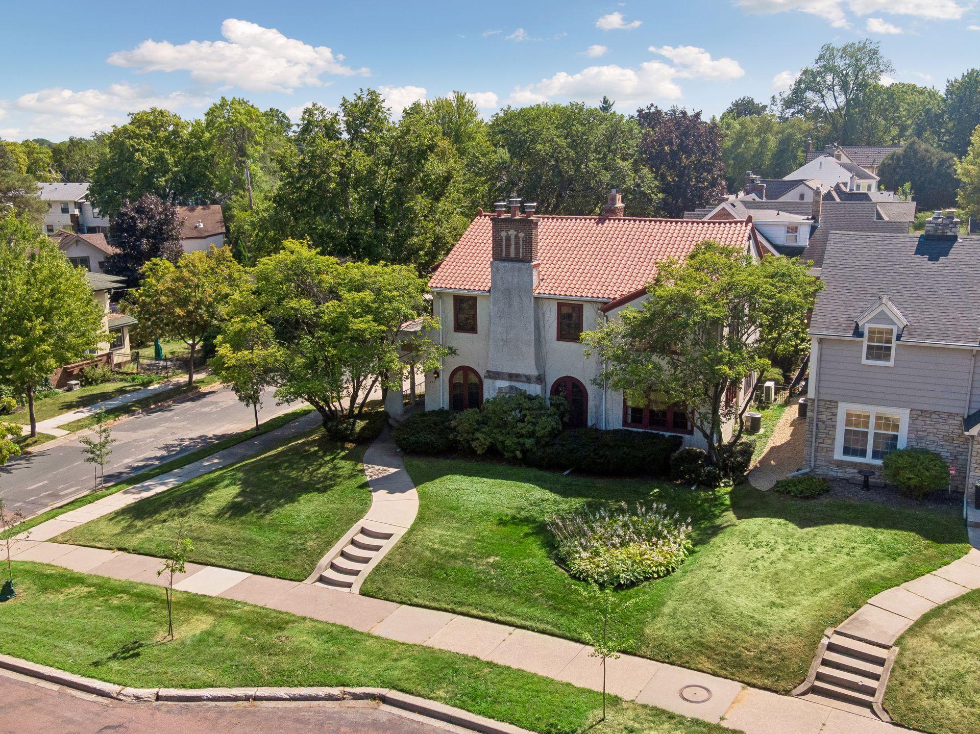 401 W Minnehaha Parkway