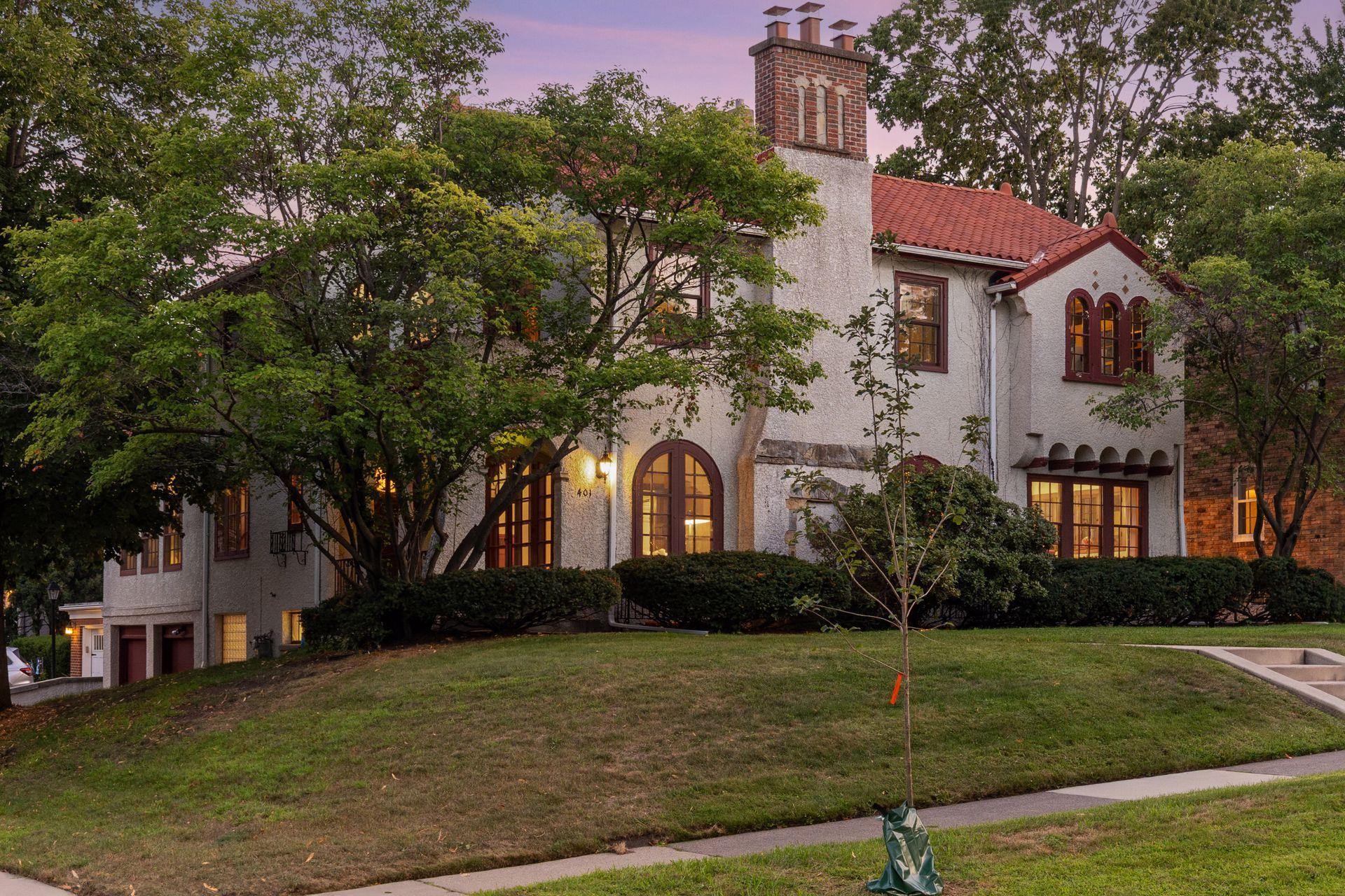 401 W Minnehaha Parkway